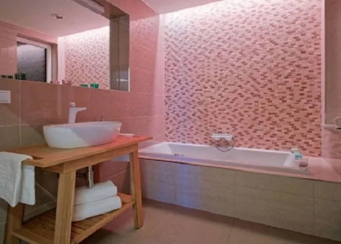 Laa Natura Nocleg ze śniadaniem 3*